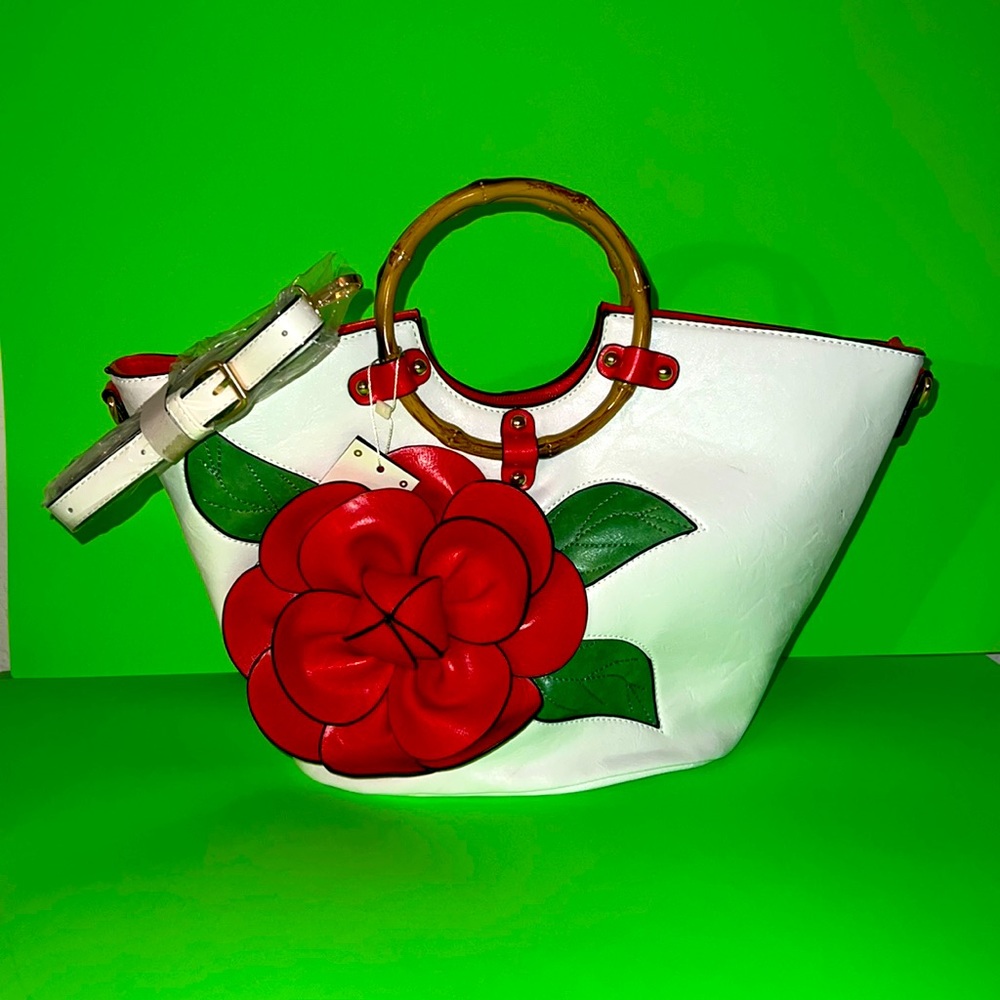- Final sale- Vegan leather Floral Bag, New.